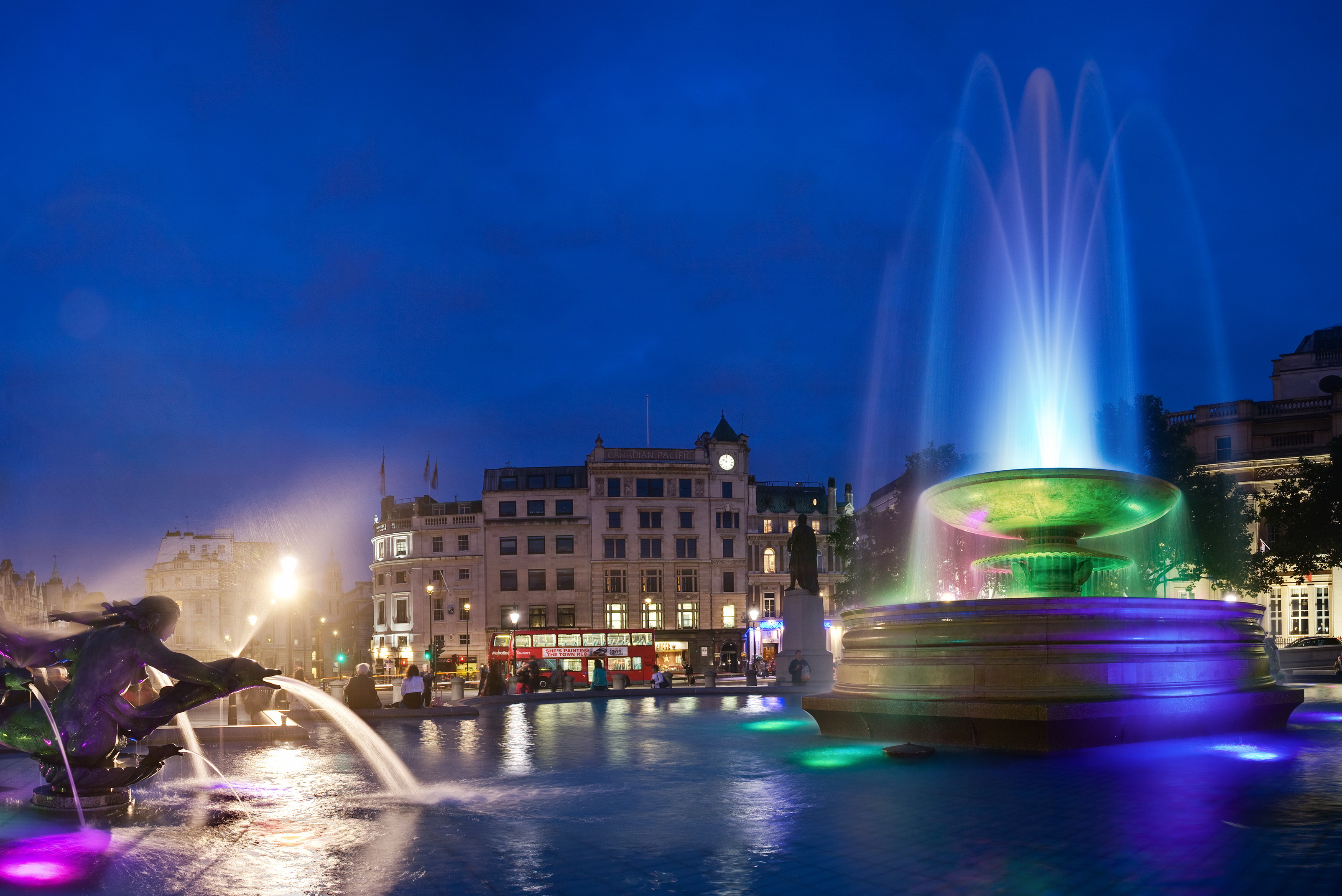 LED lighting at fountains in Trafalgar Square, London. Photo: David Iliff, License: CC-BY-SA 3.0.